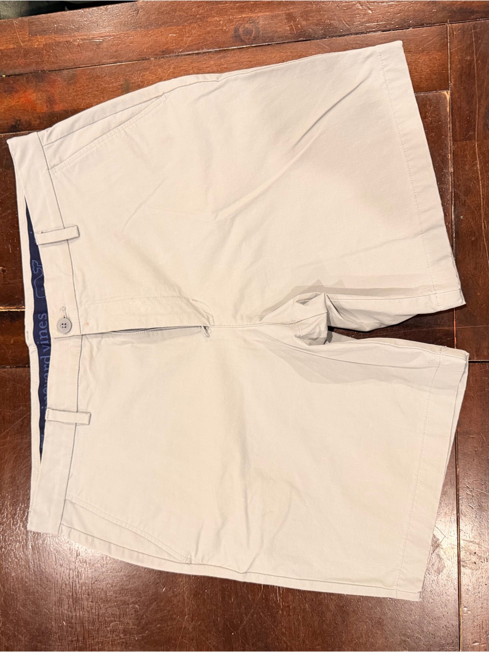 Vineyard Vines Two Pack Men’s 8” Performance Shorts in Light Gray & Coral - Picture 5 of 7